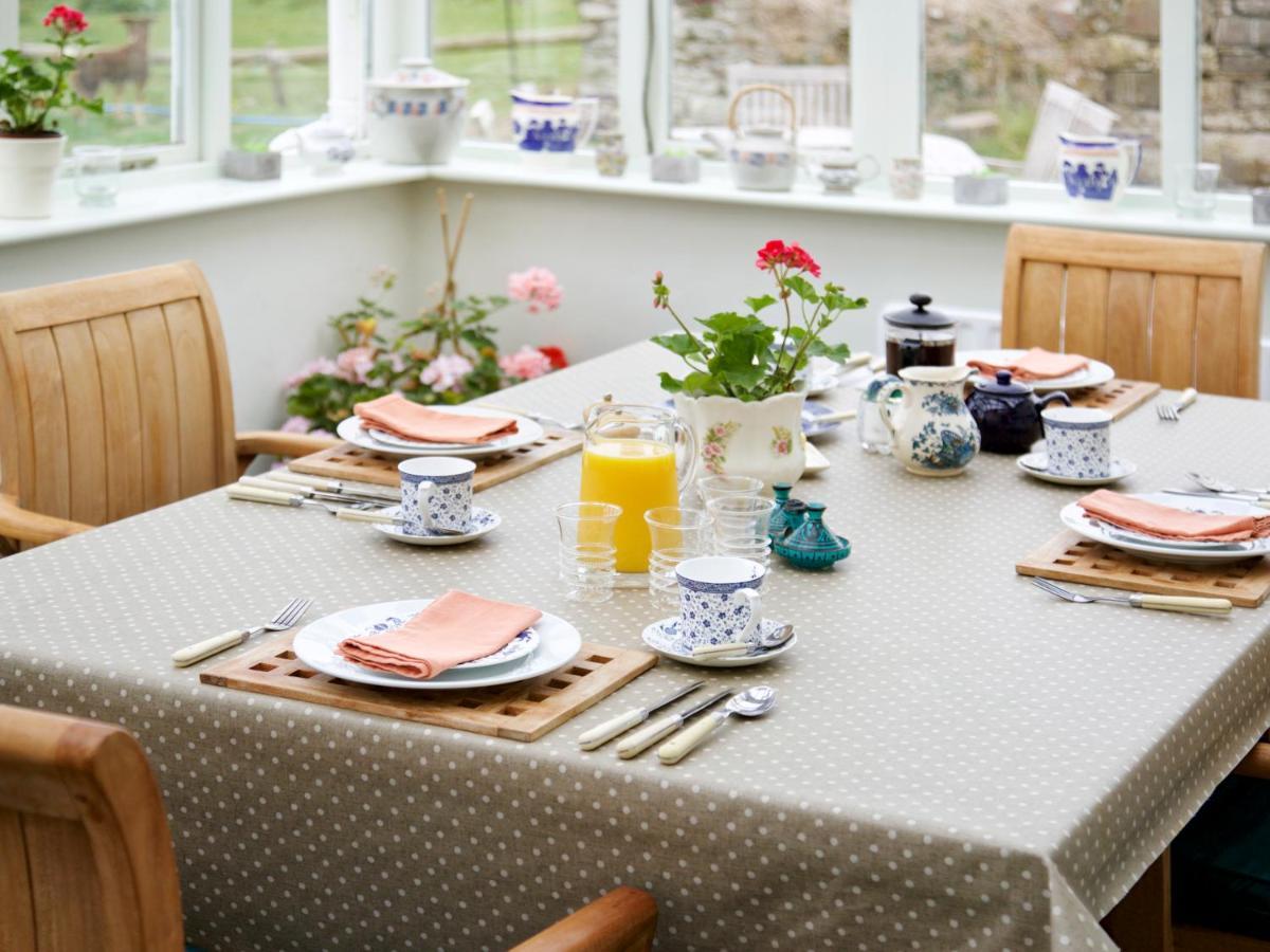 Higher Tresmorn Farm Bed & Breakfast Crackington Haven Exterior photo